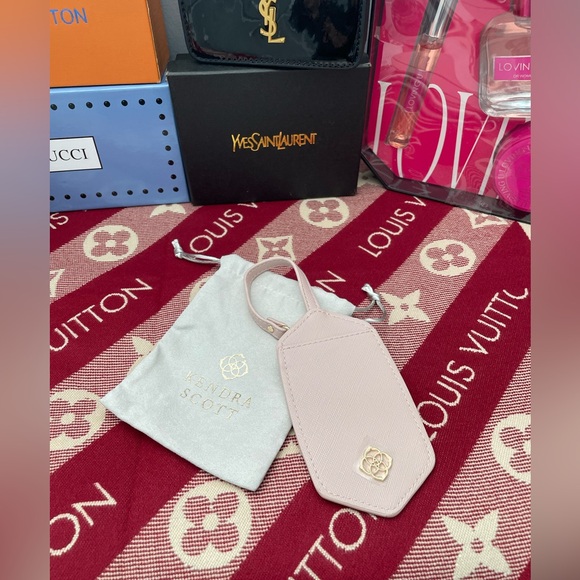 Kendra Scott Accessories - ✨Kendra Scott Champagne Luggage Tag with Gold Accents✨NWT SOLD OUT in stores